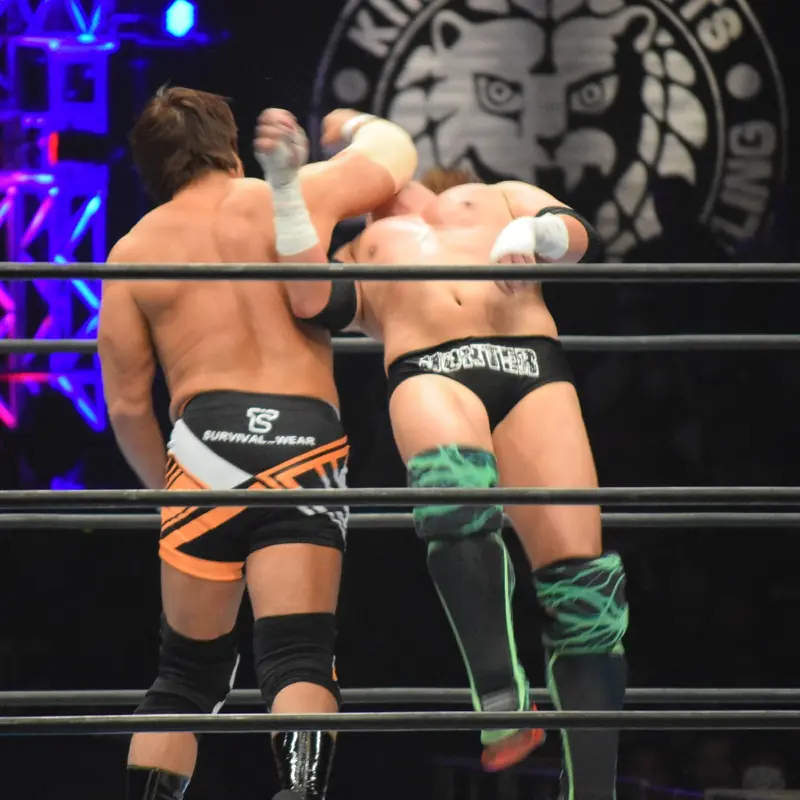 Kojima swings his lariat at Yoshitatsu